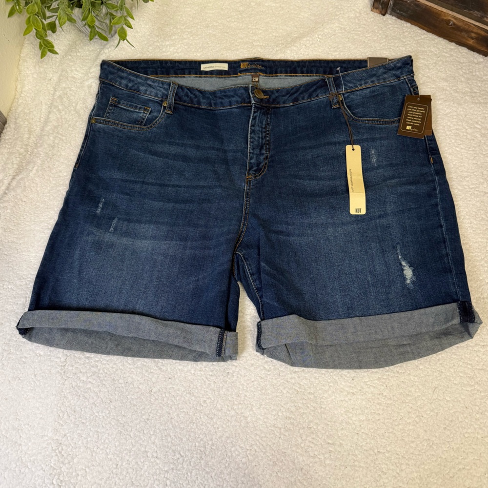 Kut from the Kloth Catherine boyfriend shorts